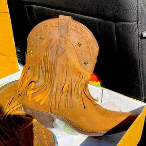 Dingo brand women heel boots.